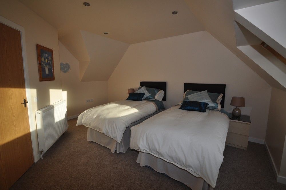Twin or super king bedroom